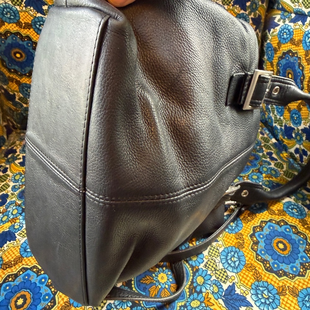 Hobo International leather tote and detachable crossbody strap in black - Picture 5 of 11